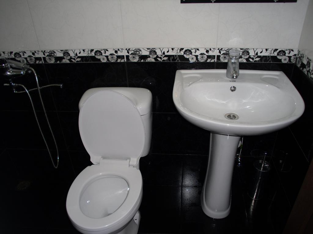Suliko Guest House Batumi Exterior foto